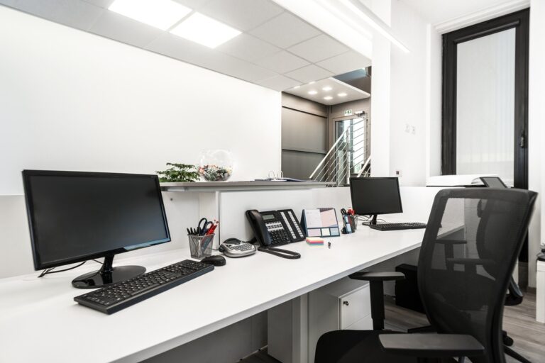 Pracownik administracyjny w szkole/placówce oświatowej